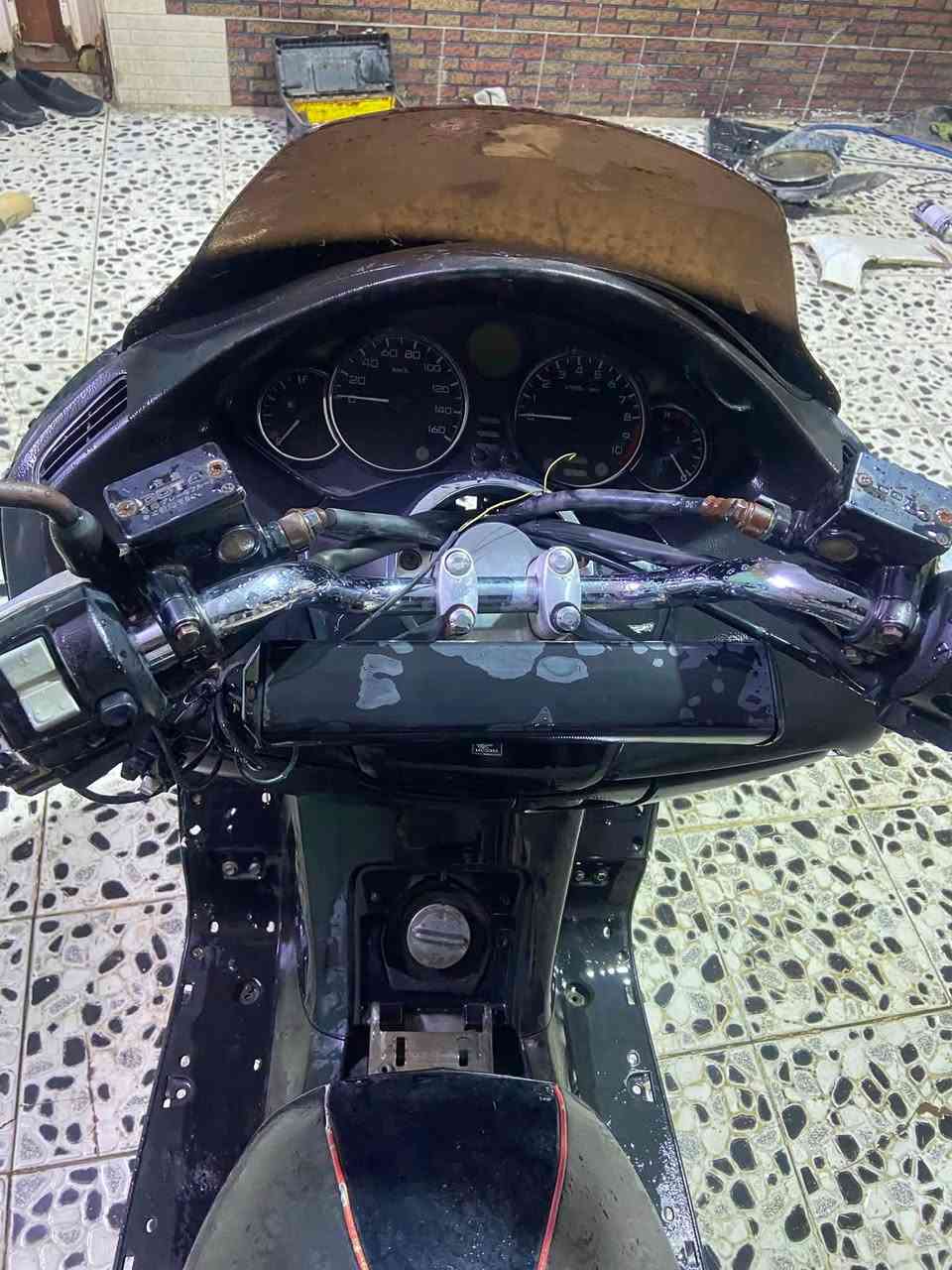 فورزا 08 مكينه مفتوحه نواققصها باتري وعمبار بريك خلفي الدراجه شغاله ومابيها اي شي ابيع كوم حديد ب 400 وبيها مجال قليل مكانها كوت حي الحكيم ***********

