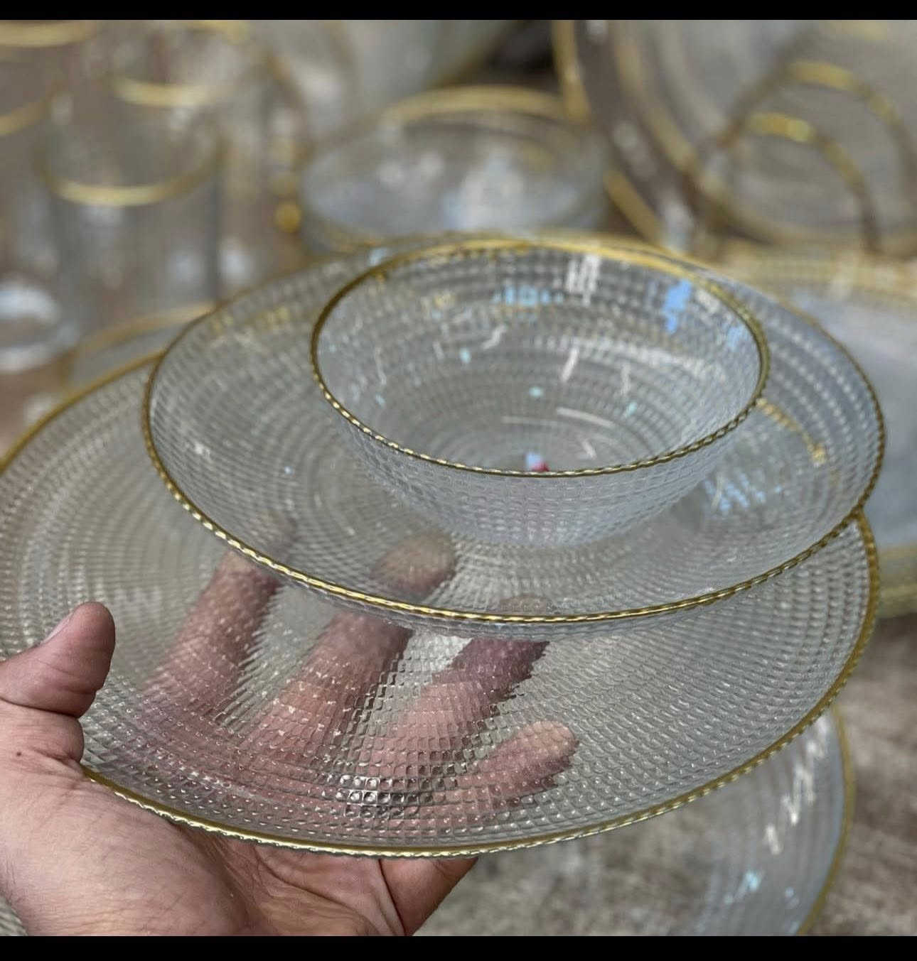 سيت مواعين شفاف مذهب جديد 32قطعة نفس المعروض تماما سبب البيع اجاني هدية ومااحتاجة
6صحون كبير 

6صغير حلاوة

6كاسات كبيره 

5صغيرة

2منسف 

1كاسة كبيرة جدا 
السعر 35 مع التوصيل بغداد


**إذا كنت صاحب هذا الإعلان وتريد حذفه لأي سبب، رجاءا أرسل رسالة إلى الدعم الفني**