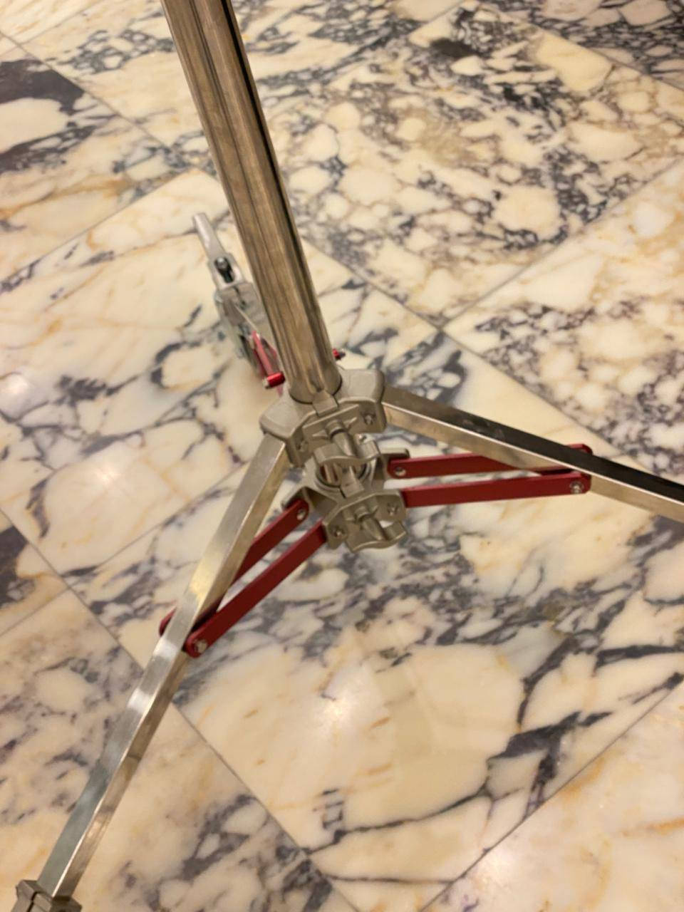 سي استان الطول ٥ونص ***********
والضاءه ٤٠٠ واط للبيع
