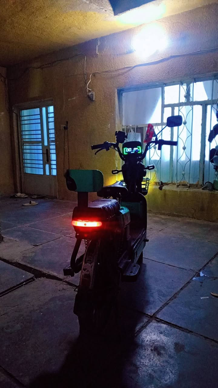 اسلام عليكم دراجه شحن
شركه علي البغدادي 5 بطاريات 4 سرع
بطاريات جدد اشاير يمنه يسره شغال مسجل بلوتوث شغال وصوت عالي 
زوج تايرات جدد بيه بس قمجي البريك الخلفي مكطوع دراجه جديده ونضيفه 
السعر 400 وبيه مجال للشرايه 
مكانه:بغداد بوب الشام شارع جامع الراشدي 
الرقم : *********** بي واتساب 🤍
