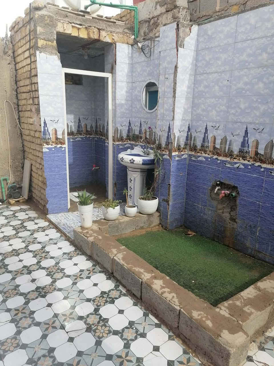 # بيت + مشتمل  للبيع    زراعي  سند  25  حي لعيبي
شارع الصوره تدخل 

 ثالث شارع ع ايدك اليسار 

 

 
خدمات كامله  من ماي وكهرباء وشارع
 سبيس 
  مشتمل   من ضمن البيت متكون من

 غرفه ومطبخ وصحيات درجه أوله 

🔹 المساحة: 200 متر

🔹 البناء: حديث  سنه 2020
🔹 الأرضية: بورسلين درجه أولى
🔹 يتكون من:
▪️ غرفتين
▪️ صالة كبيره
▪️ مطبخ 
صحيات خارجي وداخلي 
او مخزن 
✨ بيت مرتب وجميل وجاهز للسكن
📩الاتصال ب رقم  التالي..
 
***********

اخوان اتصال فقط ما موجود ع فيس
