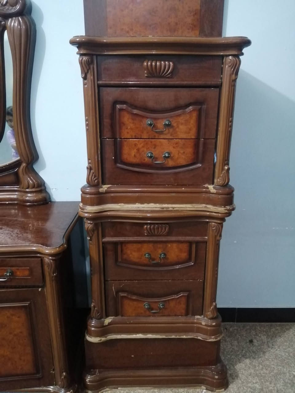 السلام عليكم،
كنتور ماليزي ست ابواب  قوي جدا مع ملحقاته ميز تواليت زاويه ملابس كومدي عدد اثنين تحتاج بعض التعديل فقط السعر 250 الف
العنوان كربلاء ملحق الفارس،


**إذا كنت صاحب هذا الإعلان وتريد حذفه لأي سبب، رجاءا أرسل رسالة إلى الدعم الفني**