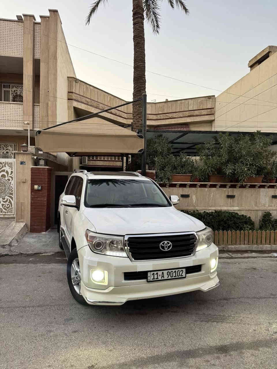 سلام عليكم
لاندكروز 2012 للبيع
سياره نظيفه جداً جداً جداً واضحه بـ صور 
سياره فطيم فولل
كشن كهرباء 
طفايه 
جام شفط 
بصمه ابواب 
فتحه 
موصفات لاندكروز معروفه ميحتاج احجي بيها

سياره بيها ملاحضات * 
سونار موجود في المنشور 
صبغ فقط فقط  نص البنيد
يوجد بارد قليل في المكان 
يوجد سونار في الصور 

رقم سياره بغداد الجديد 
رقم بأسمي بأسمي حصراً 

عنوان سياره بغداد زيونه 
للستفسار والسعر الاتصال ع رقم الاتي 
***********
