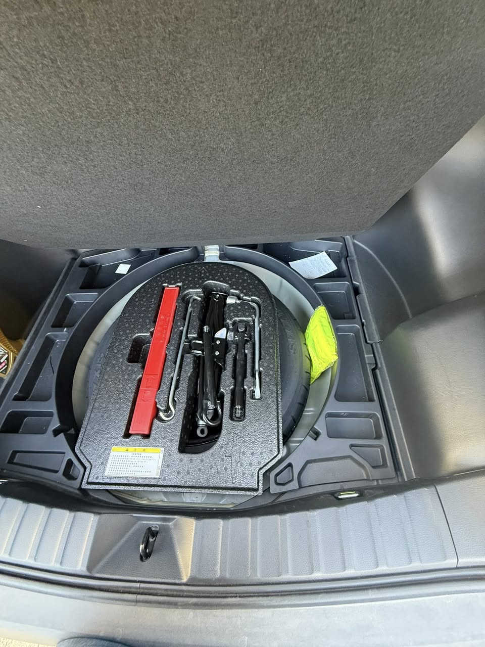 السلام عليكم فوت لندر لبيع موديل 2024 فول مواصفات فتحه كشن جلد كشن كهرباكي كشن لون مشمشي اوتو هولد هندبريك كهرباكي كامرات 360 درجه خمس كامرات صندوك كهربائي 2 بصمات فتحه سقف  محرك الفين هايبرد السيارة كفاله عامه السياره جديده لاستفسار ***********
