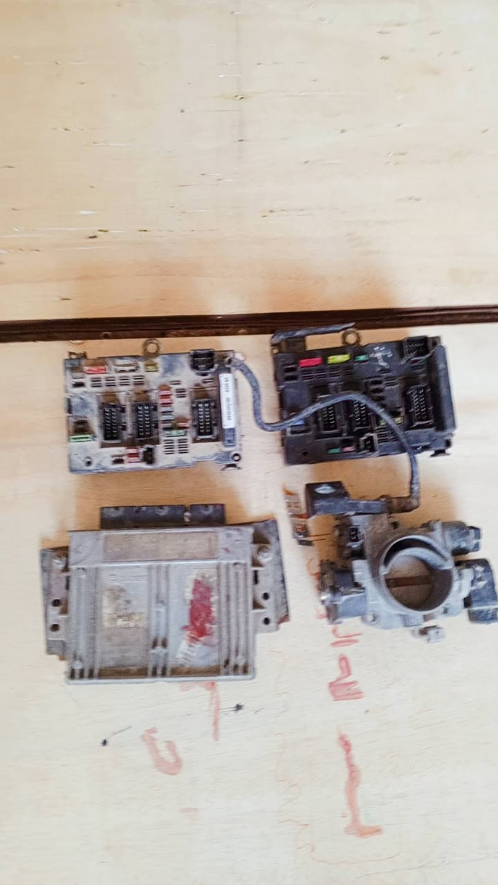 غراض بيجو 406 تفصيخ للبيع
جدد كلش
البصرة ***********
