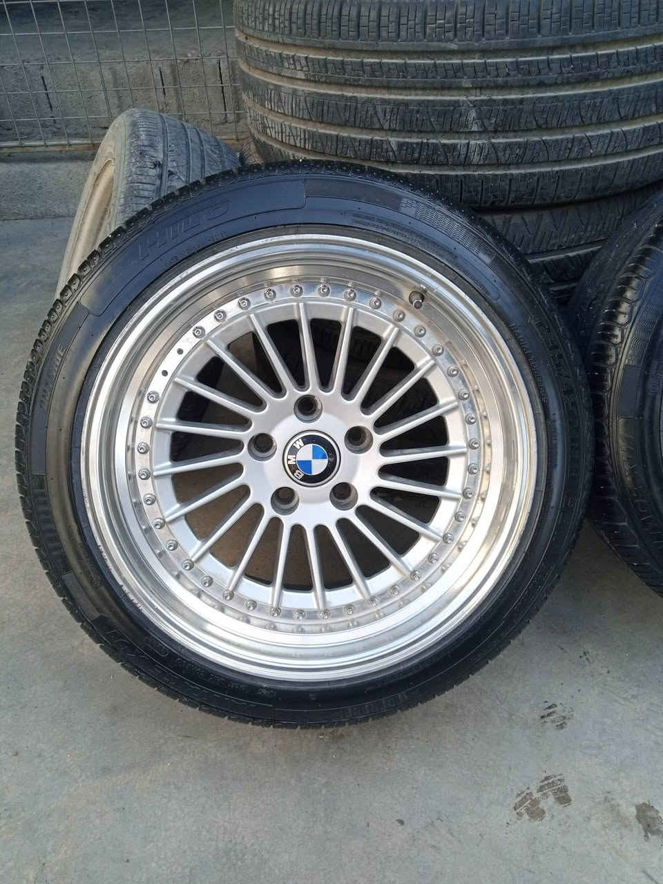 تاقم تایە ویلی شنایزەر قیاسی 18 دوو سایز تایبەتە🔥 
شتێ دەرجە یەک و شاز تایبەت بۆ سەقەر رێک ئەخەوێت
بۆ گۆرینەوە لە سلێمانیم بەشەرتی لەرزین و خواری 
***********
***********
