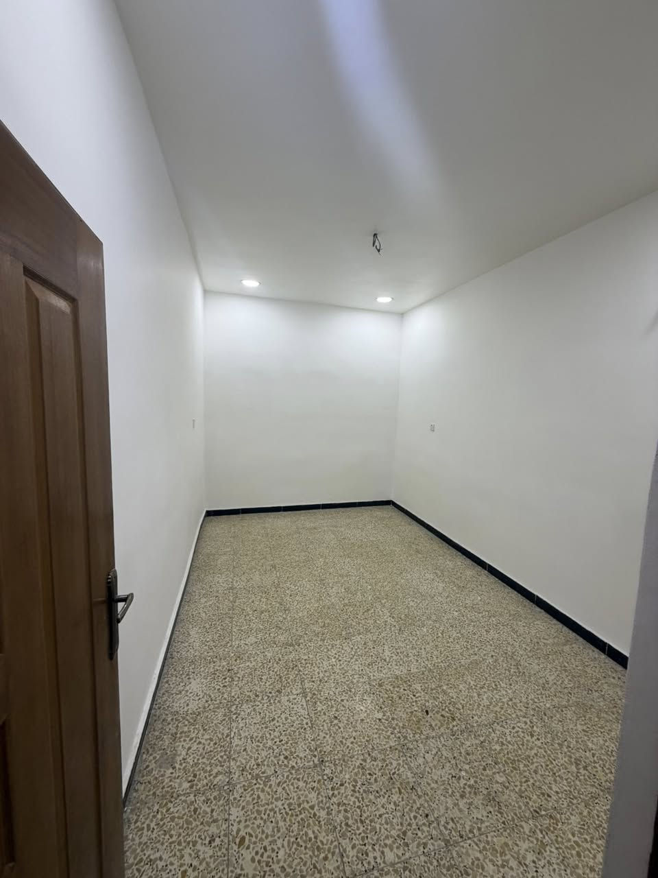 مشتمل للبيع الشعب شارع عدن مقابيل جاتو باريس
المساحه ٧٥ متر واجهه ٣ ونص نزال ٢٠  استقبال وخدمات 

ومطبخ وحمام خارجي وغرفه نوم وحده جوه مع ترك 

الطابق الثاني غرفتين نوم وخدمات بناء ٢٠٢٤ سعر ١٧٥ مليون

معروض بمكتب الكناني ***********
