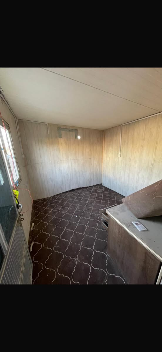 كرفان 9متر في 3
غرفتين نوم مطبخ وحمام 
مغلف جديد 
مكاني بغداد
***********
