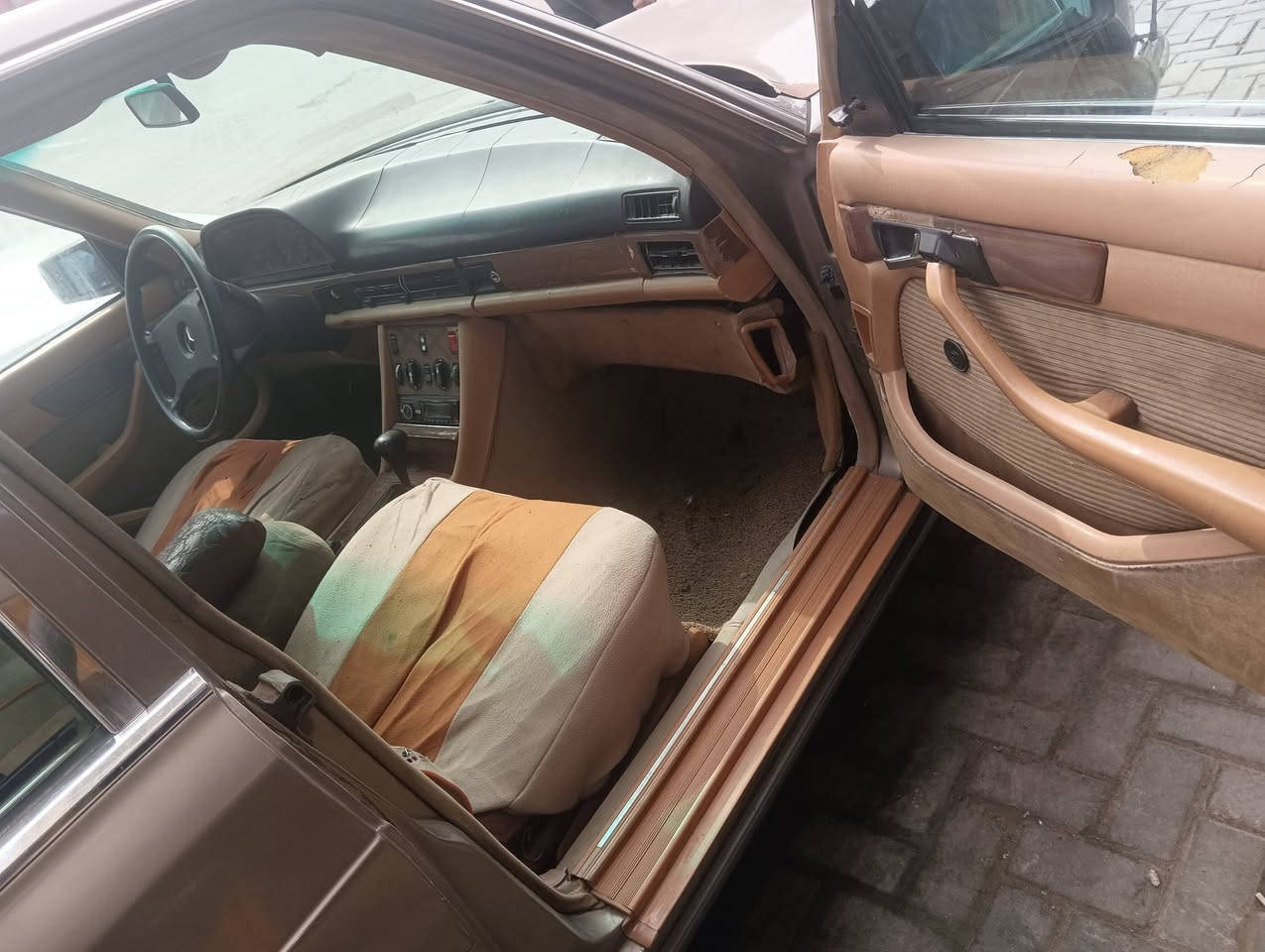 السلام عليكم مارسدس جامبو300باب قصير موديل 1987بأسمي رقم جديد هزةجديدةمحرك وكير بطةالسعر 36 ورقةوبيه مجال ***********
