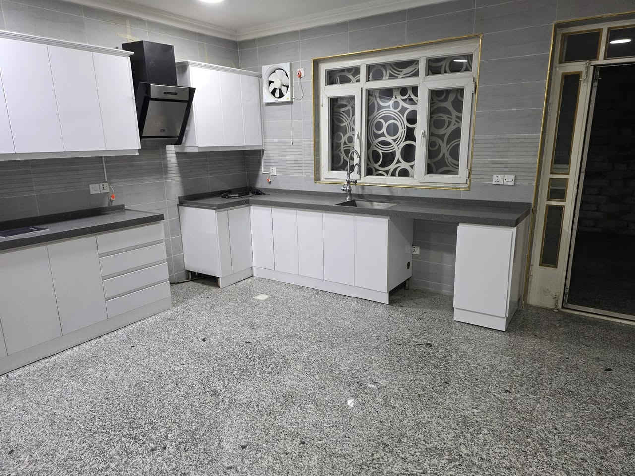 السلام عليكم
مطبخ للبيع mdf من الداخل و hdf من الخارج جديد مستعمل قليل مع مرشحه جديده ما مستعمله 
قياس 4x3


**إذا كنت صاحب هذا الإعلان وتريد حذفه لأي سبب، رجاءا أرسل رسالة إلى الدعم الفني**