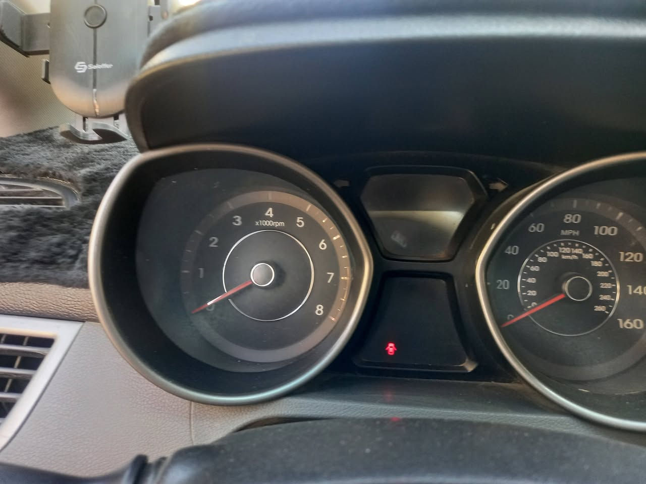 النترا ١٣امريكي مكينه ٢٠٠٠دوش جديده قبل ١٥يؤم شادها ضربتها بالجنطه واصله للحوض بيها قبق جنطه مبدل 
مكينه كير كفاله 
حداديه تبريد كهربائيات كلها شغاله 
فتحه
شاشه 
تحكم استيرن
سياره جاهزه مابيها نقص وبيها سؤنار موضح فيه كل شي 
رقم بغداد الجديد شرط التحويل مكان السياره واسط سعر ٩٨ومجال قليل
***********
***********
