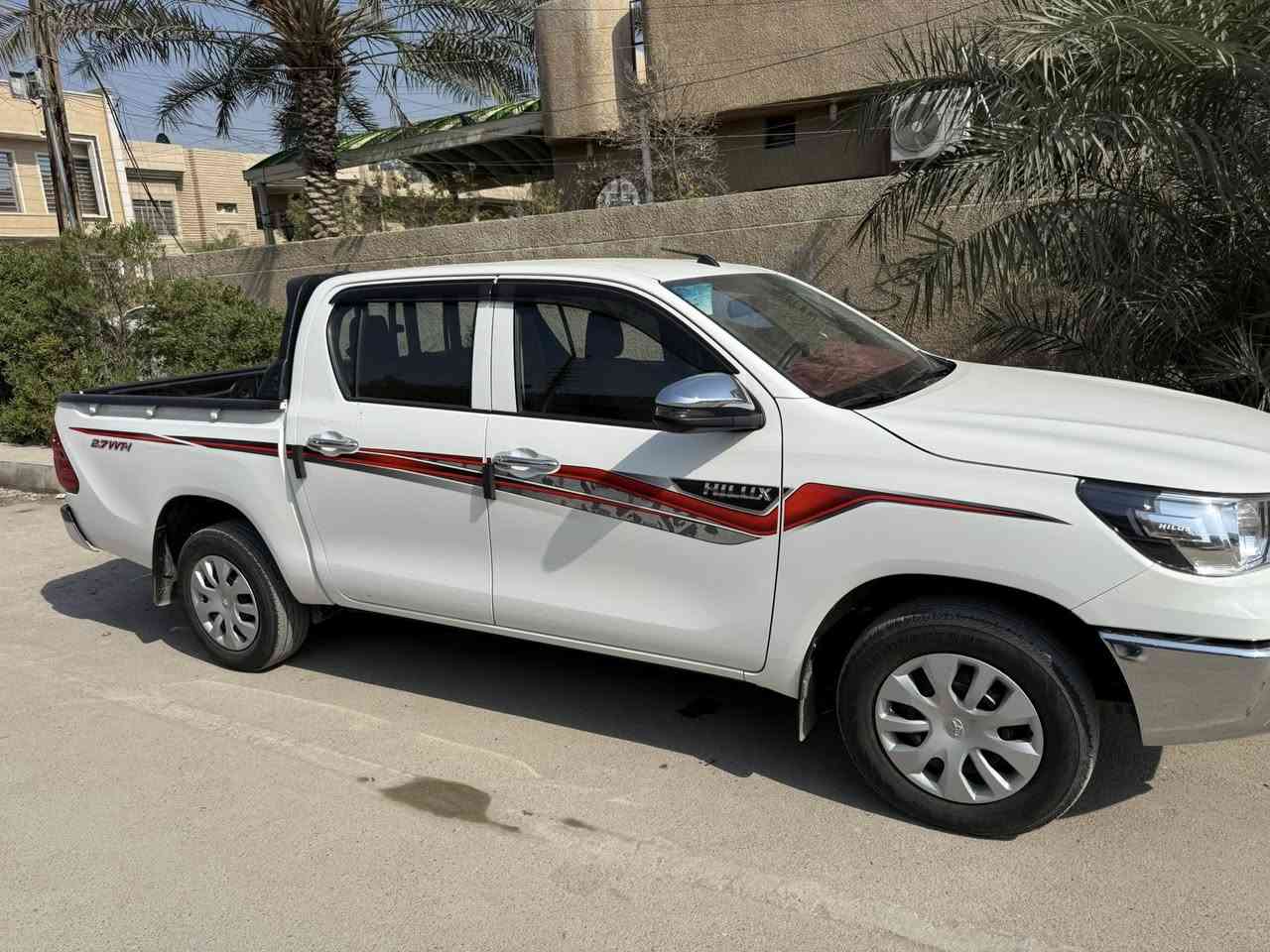 السلام عليكم 
هايلوكس ساز  2025 
ماشيه 15 الف داخل الضمان وتبديلات الدهن مجانيه بالشركه
كير مكينه كفاله 
مكفوله عدا طخه گد شبر موضحه بالصور 
كير عادي 
رقم بغداد وبأسمي 
للتواصل ***********متوفر واتساب 
السعر 258وبيها مجال
