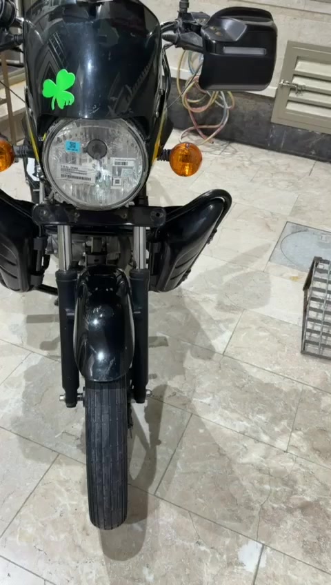 سلام عليكم بوكسر كلاسك موديل ٢٣ خير من الله الدرجه مكفوله كفاله عامه مرقمه الدراجه. رقمه مميز تحويل ثاني  الدراجه ما مفتوحه مكاني بغداد الجديده السعر مليوني ٧٠٠بيه مجال قليل ***********
