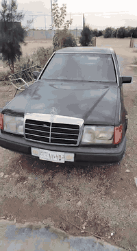 للبيع مارسدس دب موديل 1992 صاحبه متوفي مكينه ففيتي مكينه وكير جديد كلشي شغال بيه اشاير لايتات سنويه عضم عاج عنوان ديالى خانقين السعر 26وبيها مجال رقم الهاتف:***********
