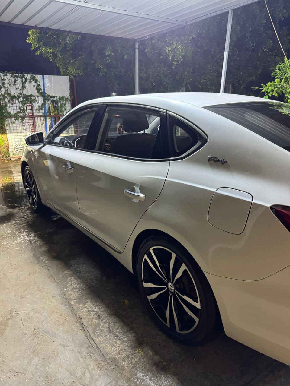 MG6
2021 فول مواصفات السيارة
فئة تروفي اعلى فئة بالسيارة
ماشيه 43 الف 
السيارة كانت بأيد بنية و بيها ملاحظات مثلاً الدواسة من الجهتين ينرادلها بارد اني عافيه 
ويلها 18 
محركها 1.5T
فتحة سقف
بصمة أبواب
بصمة تشغيل
جلد ماركه تروفي لونين اسود و احمر
كراسي كهرباء
هاند بريك كهربائي 
توقف تلقائي 
قطعتين تبريد
6 ايرباك
كاميرا خلفية
حساسات خلفية
LED امامي و خلفي
لايت زنون
شاشة ابل كار بلي
كير دبل كلتش 7 نمر طيارة و نشطة ما شاء الله
السيارة جاهزة من كلشي 
تخم تايرات جديد
انارة محيطية على طول السيارة و اكثر من لون

سعر السياره ١٠٧ وبي مجال 
للاستفسار 
***********
