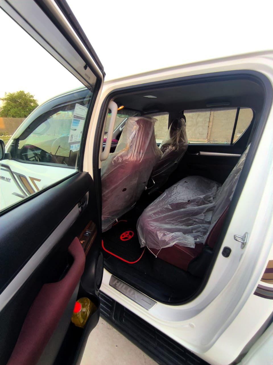 السلام عليكم ورحمة الله وبركاتة
من رخصة الادمن   تويوتا هايلوكس
•موديل 2021 سعودي
•فول واحد/واحد
• الفئة SAS 
•المواصفات
•ترحيب عند الدخول
•3 وضعيات قيادة
•تحكم بل ستيرن
•أشاير بل مري
•عدادات دجتل
•شاشة كبيرة
•شاشة صغيرة لتبريد
• نظام(ABS) 
•نظام الدفع 3 وضعيات  4×4 وبيها دفع خلفي ودبل ثكيل
•وكشنات تدفئة تبريد 
•وتدفئة ستيرن
•تبريد أمامي خلفي
٠وبعد بيها هواي مواصفات معروفه مواصفات ال SAS
السيارة مكفولة كفالة عامة من عده مكانين بارد ماينشاف بس بل سونار صغاركلش 
البيع نقداً ولامرواس 
السعر ٢٨٥
الرقم ***********
مكان النجف
سيارة جديد
