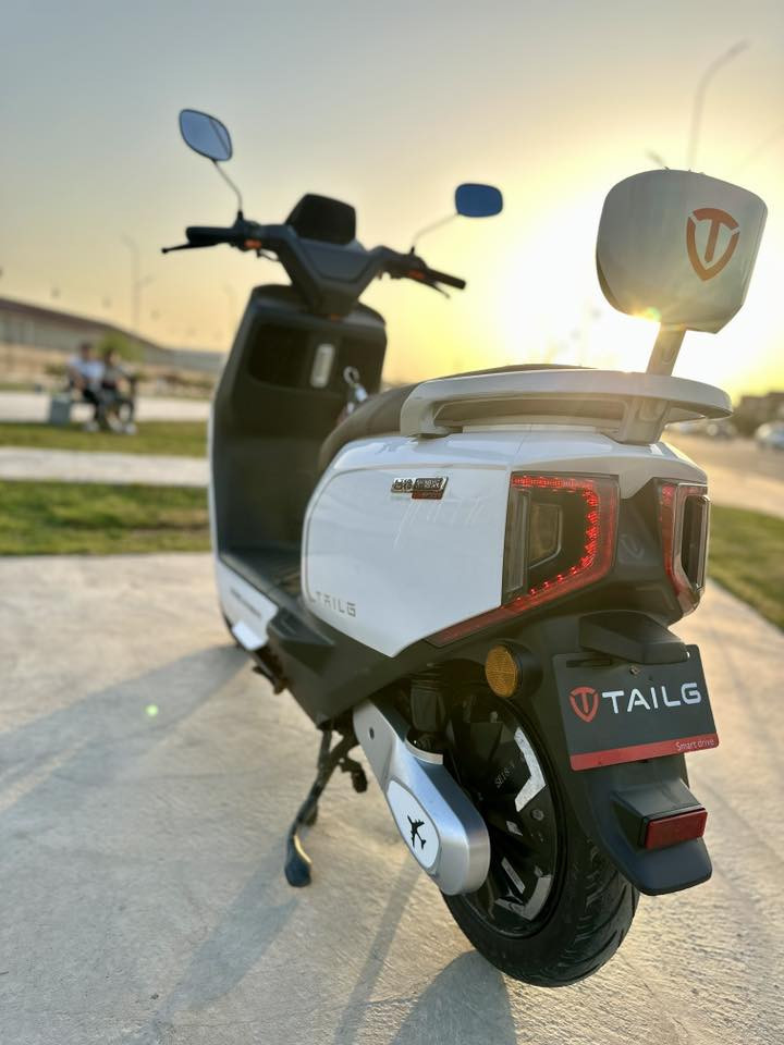 دراجة شحن تيسلا tailg للبيع في البصرة
من ماركة TAILG تيسلا العالمية

‎دراجة كهربائية للبيع 
اللون أبيض 
تحتوي تشغيل كارت العدد 2 
سويج عدد 2 
بصمه تشغيل عن بعد عدد 2  
كاملة مكملة 
الملف 2000 w حقيقي
السرعه القصوى 60 حقيقي
3 نمر 
72 فولت
6 بطاريات 
ضد الماء 
نضام ال p
نضام حساسات جانبية وخلفية 
مانع للسرقة 
نضام NFC يرتبط بالموبايل
كهربائيات كلهة شغالة 
صندوق كبير داخلي
هورن عالي 
أشاير يمنى يسرى 
گلوبات أمامي وخلفي عالي ناصي 
مرايات وشاحنة 
دراجة شخطة مابيهه نضيفة جداً 

السعر 900 وبيهه مجال للطيبين 

العنوان : البصرة الأمن الداخلي

الرقم : ***********
