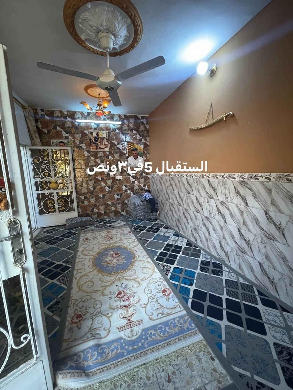 السلام عليكم  دار لبيع الموقع جسر ديالى شارع التويثه المساحه١٠٠م سند٢٥تحويل ثاني يوم الجيران ذهب الله شاهد راسك بارد منهم  ونعمه الجار السعر ٦٣وبي مجال مال مستعجل البيت قاط واحد
 ***********
البيت بي
استقبل
مصطبخ
صاله 
غرفه نوم ٥ في٥
ترك واحد في واحد +حمام دخالي
ترك على المطبخ
حمام خارجي ٢في٢
