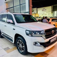 لاندكروزر GXR • V6 • ٢٠١٧