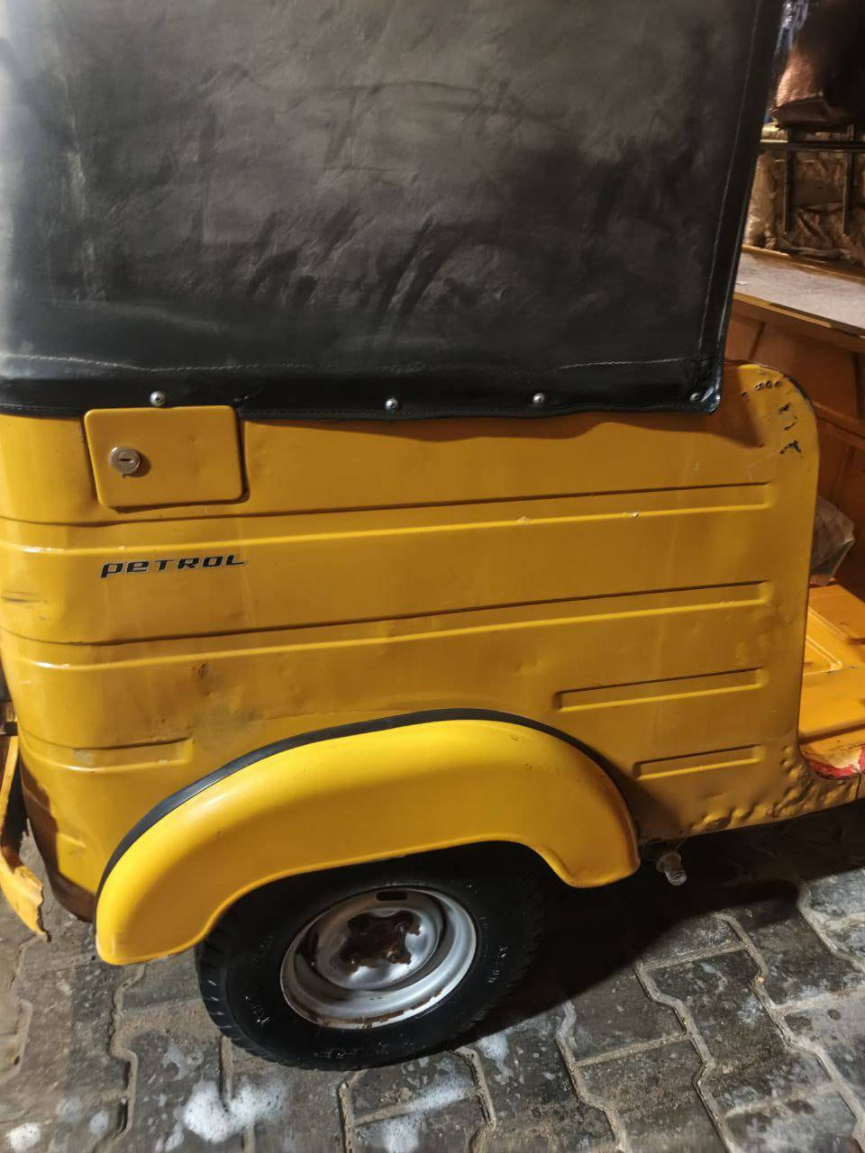 سلام عليكم تكتك موديل 20 بشهر 11 مكاني بالتنومه سعر ب6ملايين وبيها مجال رقم راعيها ***********
