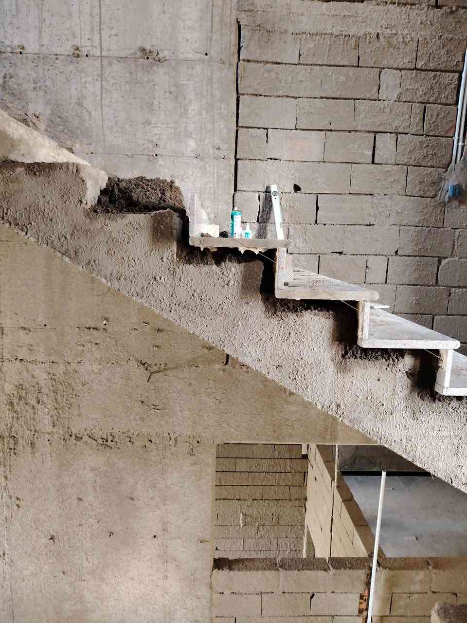 ستاذ سراميك نشتغل بسعر مناسب شغل هندسي ليزة نشغل شرط للتواصل واتساب ***********
***********
