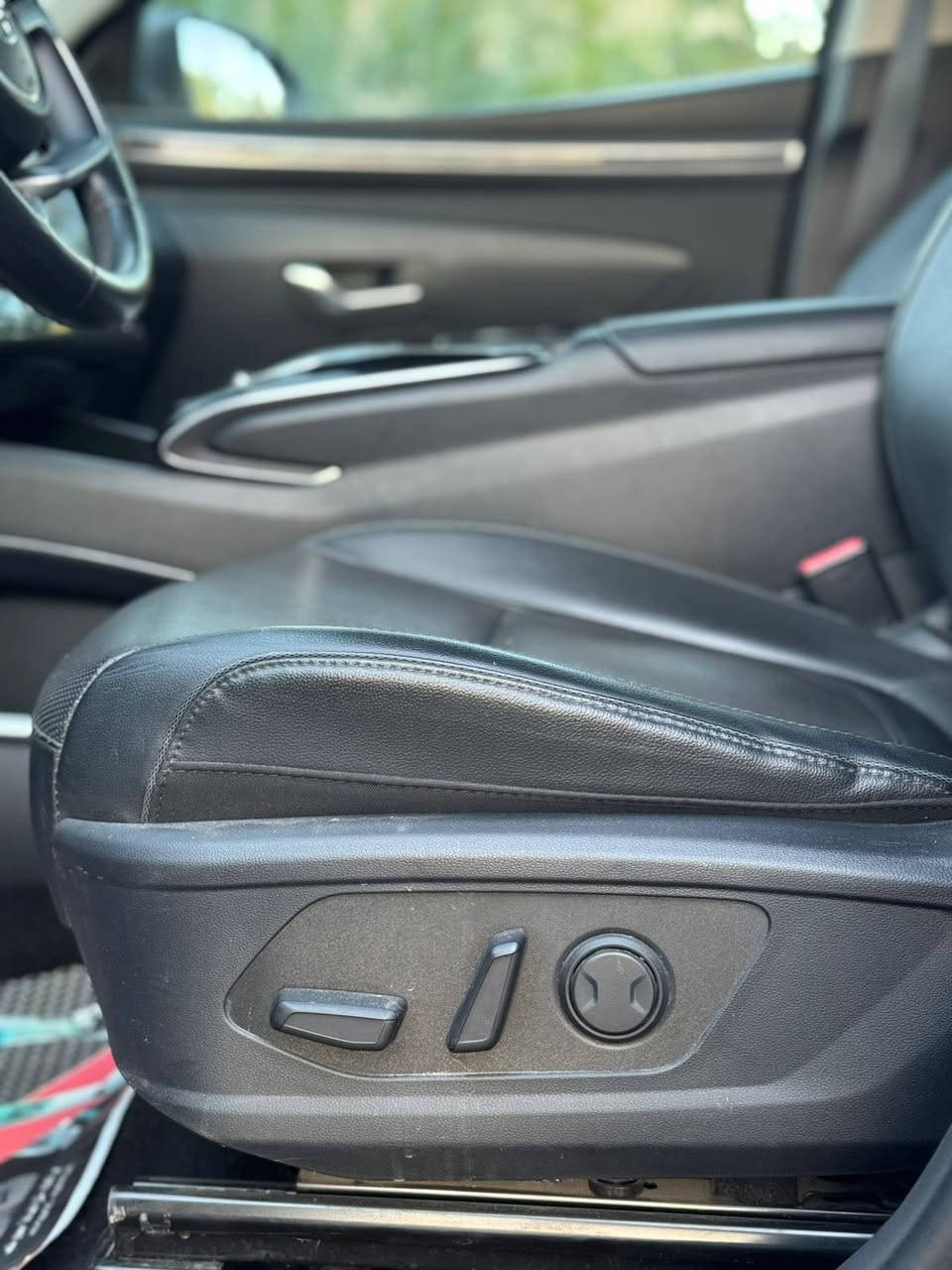 تــــحـــيــة  ____ طـــيـــبـــة
للبيع هونداي توكسان لمتيد هايبرد (لون حبري)
اعلى فئة فول مواصفات للاخير
‼️الـــسـعــر: 215 وبيها مجال‼️
مرقم  بغداد بسمي
المــوديــل2023
الـــعــداد:12الف ميل 
الــضــرر : تبدل باب نفس لون اصلي + صبغ باب
صور الحادث مرفقه

———————————————
المواصفات 
———————————————
فتحة سقف (بانوراما)
-تتحرك بالريمونت
- بصمة تشغيل 
- بصمة أبوآب 
- تشغيل عن بعد
- شاشة كبيرة تدعم نطام كار بلي واندرويد اوتو 
- عينه ليزريه 
-٤ كامرات محيطيه
- تحكم أستيرن
- شاحن لاسلكي
- سستم صوت Bose
- مقاعد جلد بلادي
- كشنات الاماميه كهرباء
- كشنات الاماميه تدفئة تبريد
-كشنات الخلفيه تدفئة
- تدفئة استيرن
- رادار أمامي للتوقف الذاتي 
- تحديد المسار للقيادة الذاتية 
- رادار جانبي
- رادار خلفي للتوقف الذاتي
- أشاير بالمري
- ويل كب 
- ٣ وضعيات للقياده 
- بك لايت لد
- لايت ليد ٤ عدسات 
- سايد بريك كهربائي
- اوتو هولد
صندوك كهربائي
- باقي المواصفات الغنية عن التعريف 
___________________________
الاتصال : ***********
العنوان :- بغداد
