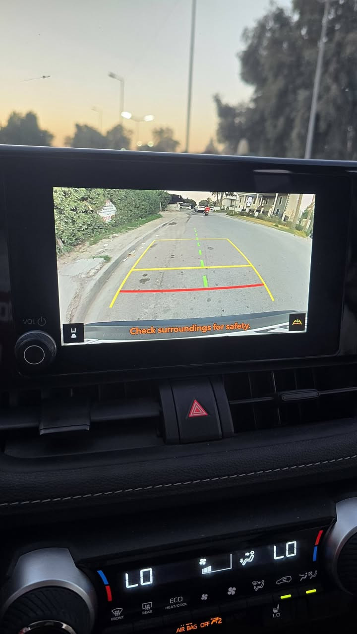 تويوتا راف 4 هايبرد 2023 لون رصاصي فيلي رقم بغداد بأسمي ماشية 21 الف ، بغداد اليرموك 4 شوارع
سيارة فول مواصفات XLE فتحة رادارات كاميرا تحكم سرعة صندوق كهربائي حساسات شاشة جبيرة تدفئة كشنات تدفئة ستيرن مري كهرباء رادارات جانبية رادار امامي كاميرا،  4 وضعيات قيادة
حادثها سرقة البنيد و الجاملغ اليسرة و الرادار الامامي فقط ، البنيد مبدل نفس اللون بدون صبغ و الجاملغ مبدل و مصبوغ يعني السيارة بيها قطعة وحدة صبغ فقط، ( بيها طخة خفيفة كلش اقل من شبر بالباب اليسرة الورا و الباب اليمنه الكدام اني طخيتها بتاير سيارتي الثانية بالكراج و موجود التصوير ) و صلحتها ع بارد و pdr يم علي المندلاوي و رجعت بلاد و موجود وصل التصليح مال  مندلاوي .
اتصال: *********** واتساب 
رقم الشاصي: 4T3RWRFV6PU105127
