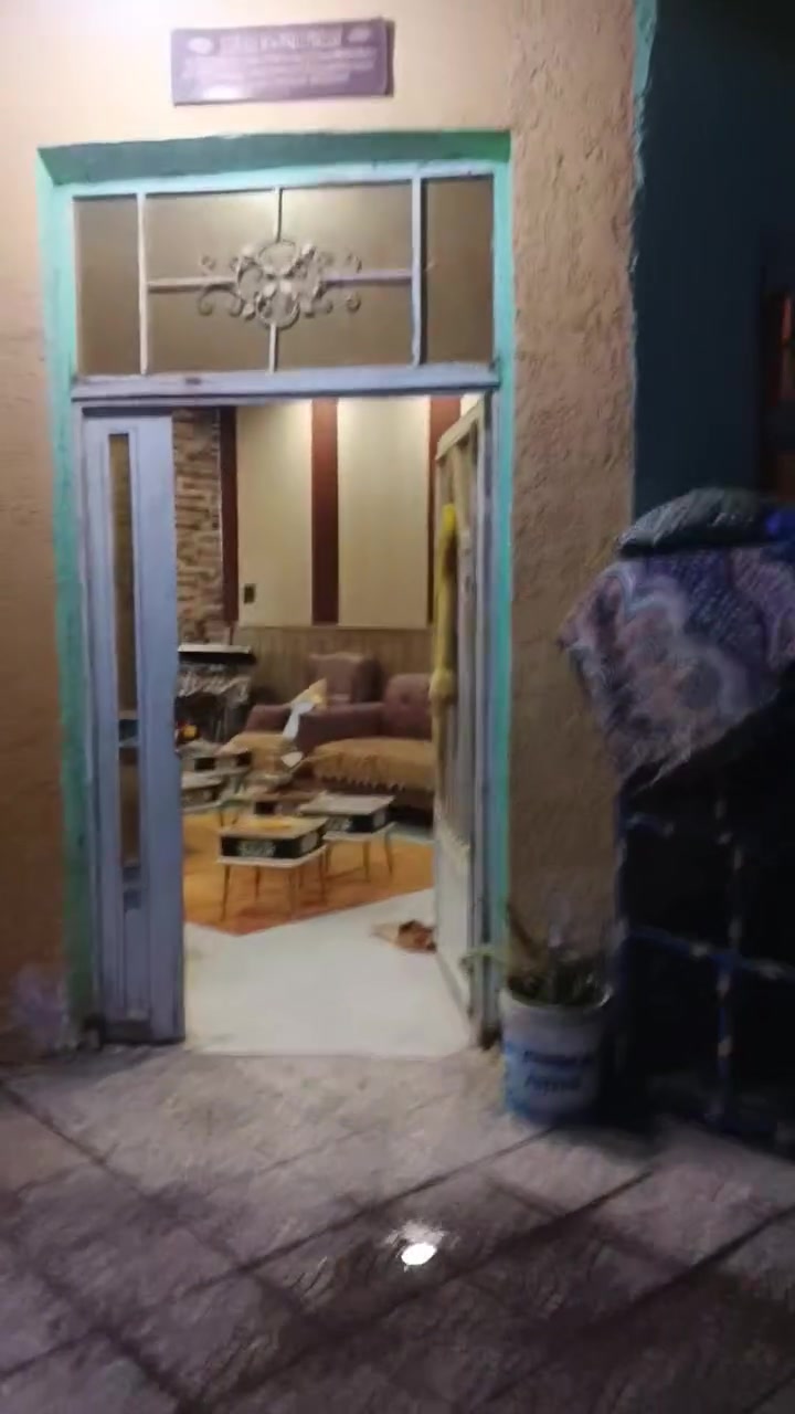 يا الله 
بيت بناء طابوق سقف صب بناء درجه اولى بيت متعوب عليه مسجل بلديه زراعب مساحته الإجمالية 750م 
عنوانه كوت حي الجهاد زنابره قرب مدرسة الكرفانات 
يصلح مراوس في الخضراء أو الحكيم أو الكوت الجديدة.
سعره 65 وبيه مجال.
للاستفسار الاتصال على الرقم 
***********
