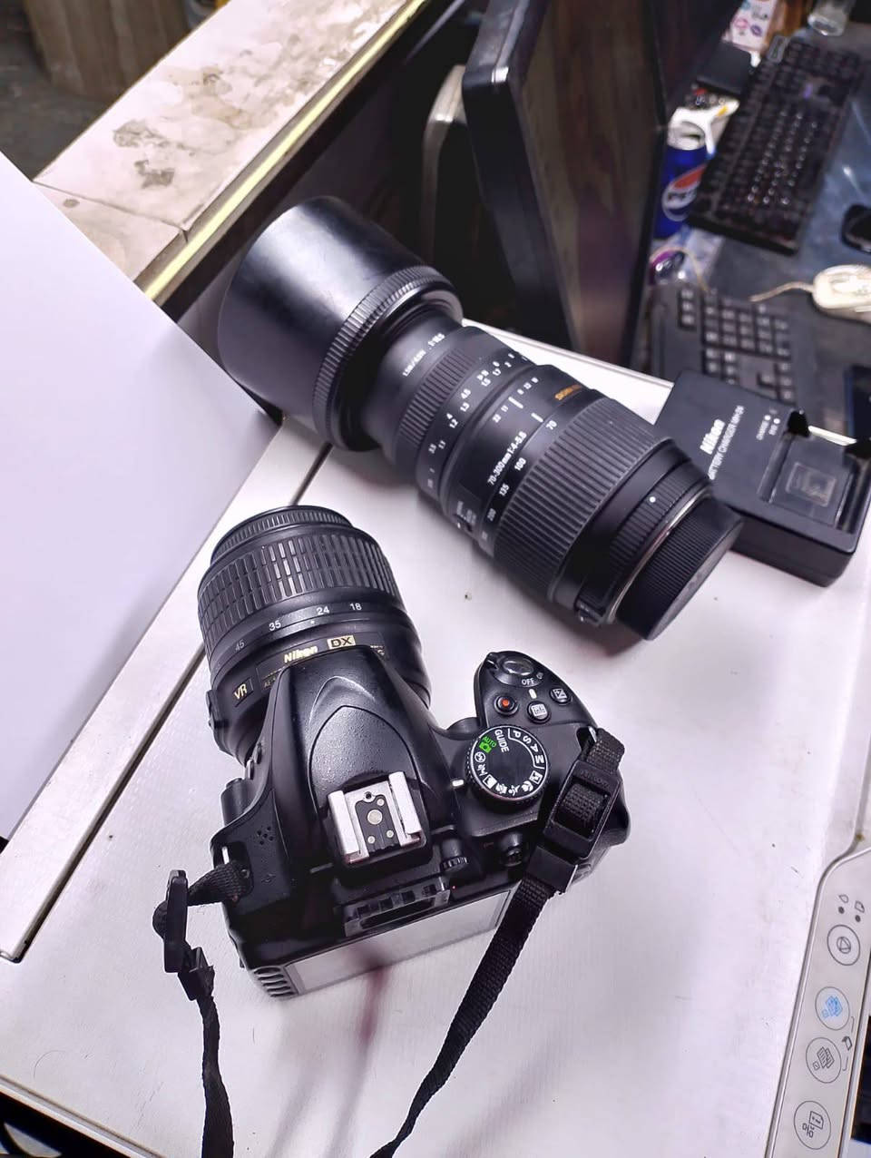 للبيع او مراوس بأيباد 
كامرة نيكون 3200 ، عداد الشتر 18,000 ، كامره استعمال شخصي ونظيفة ، مع زومها الاصلي 18_55 وزوم اضافي 70_300 ، وشاحنتهه ورام ذاكرة 16گيگا ، وجنطة .
السعر 450 الف ، مكاني بغداد الشعب نظيفه أمانة الله و رسوله


**إذا كنت صاحب هذا الإعلان وتريد حذفه لأي سبب، رجاءا أرسل رسالة إلى الدعم الفني**