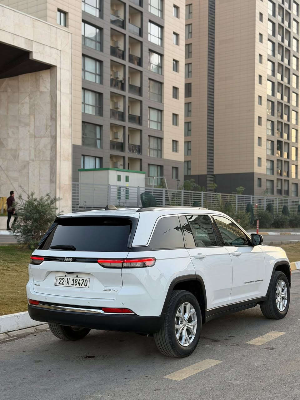 السلام عليكم
جيب كراند شيروكي موديل 2023 
فوول مواصفات سياره جديده 
بدون حادث تبديل جاملغات اماميه 
بدون ايرباك بدون دواخل 

للبيع او مراوس بتاهو 
***********
