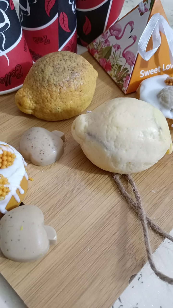 بنات عندي منتجات طبيعية للأطفال خالية من المواد الحافظة تماماً ( شامبوا _ لوشن _ زيت جوز الهند _ صابونة _ سيروم مانع هيشان ومصفف للشعر ) شغل ايدي من الصفر الزيوت اني اعصرهم بأيدي واشتغل بيهم المنتجات والجلات اني أستخرجهن من المواد العشبية الطبيعية خاليات من المواد الكيميائية تماماً 
والتريد تتعلم تصنع منتجات من الصفر متوفر كورس ب 50 ألف


**إذا كنت صاحب هذا الإعلان وتريد حذفه لأي سبب، رجاءا أرسل رسالة إلى الدعم الفني**