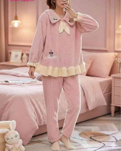 عرض خاص 🔥 
تراك فرو نسائي ثخين جداً ⛄️ 
#سعر_القطعة_١٠٠٠٠_فقط 🔥 
قياسات XL / L قالب راهي 
تتوفر خدمة توصيل موصل وجميع المحافضات 
☎️ ***********
