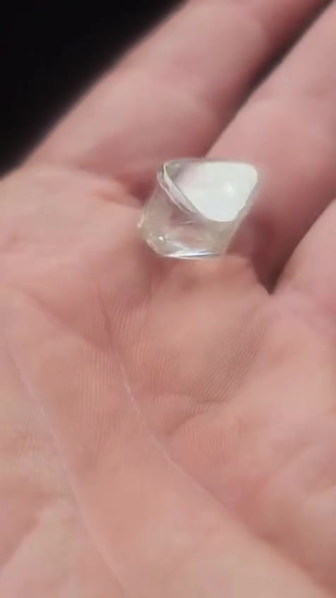 Natural rough diamond
Vvs1
32 ct
Price 4000 usd
00212676684300


**إذا كنت صاحب هذا الإعلان وتريد حذفه لأي سبب، رجاءا أرسل رسالة إلى الدعم الفني**