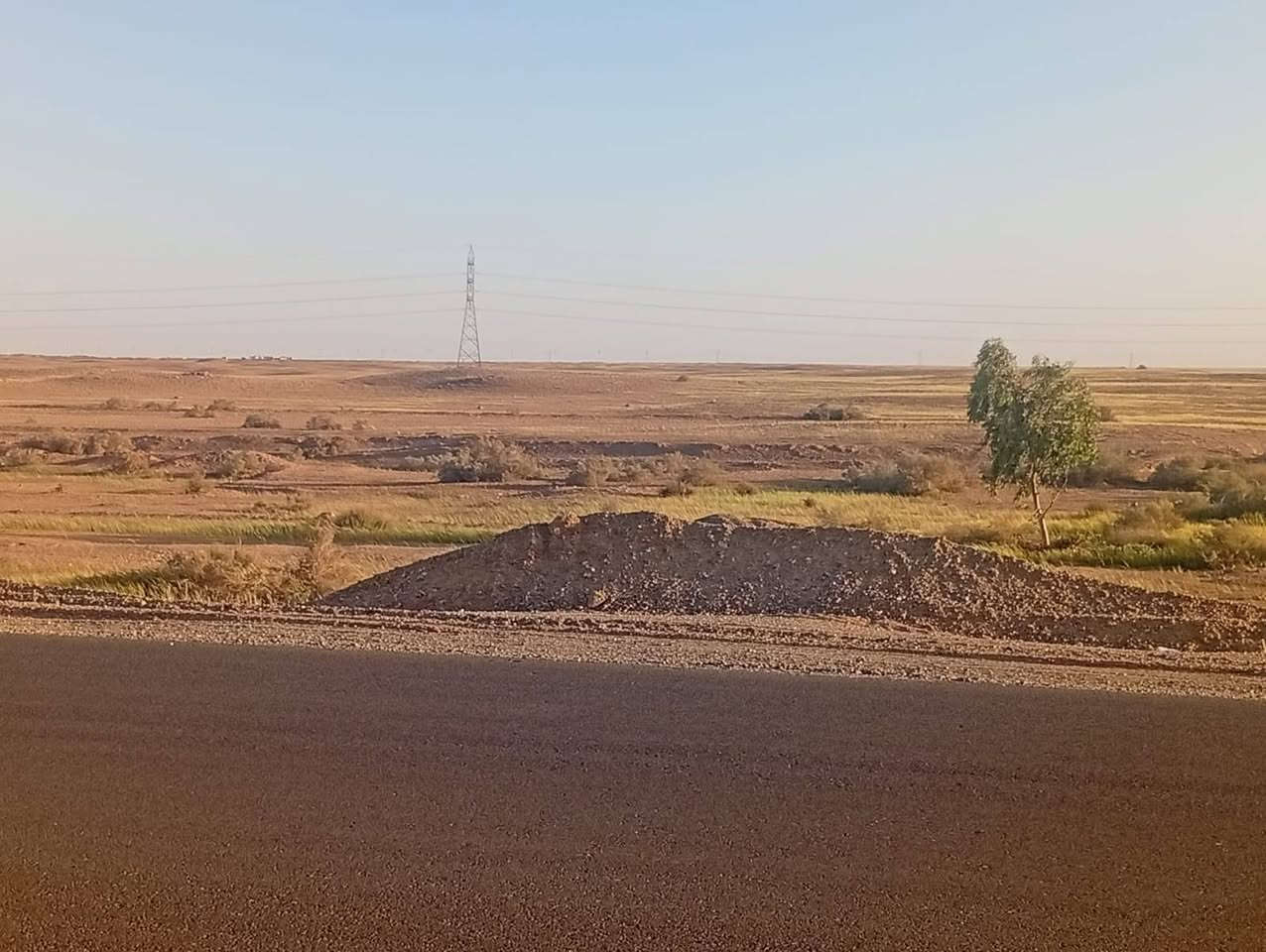 للبيع 110 دونم زراعي لزمه الواجهه 138 والنزال 2.250 متر الموقع مباشرة على الشارع العام المنطقة شرق مدينة البغدادي منطقة البيادر تبعد عن سيطرة البغدادي حوالي عشرة كيلومترات اكرر مباشرة على الشارع العام عمق بير الماء من 65-70 متر الماء حلوا التربه خصبه جدا وصالحه للزراعه سعر الدونم 600 الف وبيها مجال شويه اي سؤال عالخاص او الرقم 
 *********** ..وادناه صور الارض الزراعيه...
