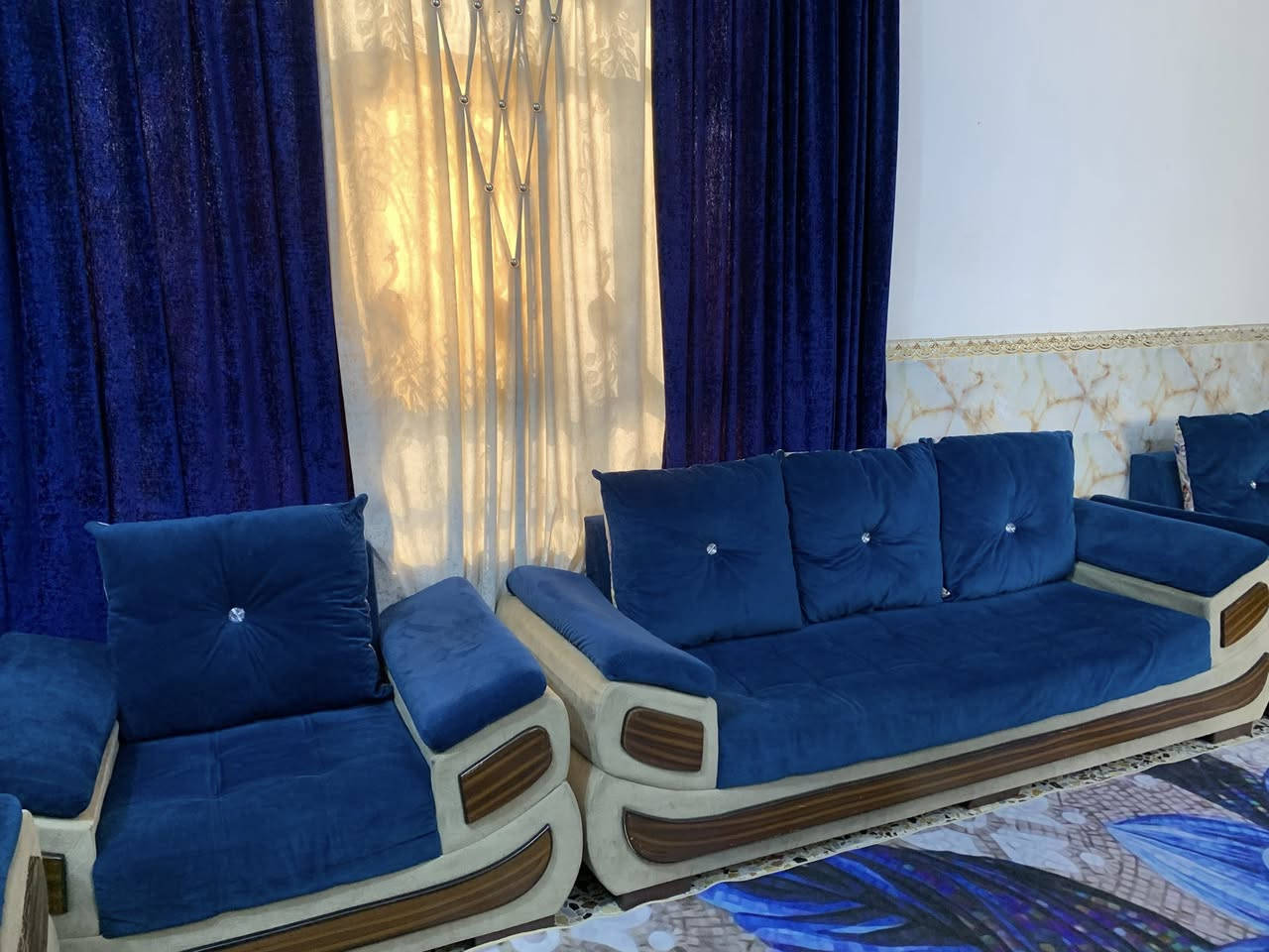 تخم تركي للبيع 5 مقاعد نضيف جداً رقم *********** بسعر 300 وبيه مجال
