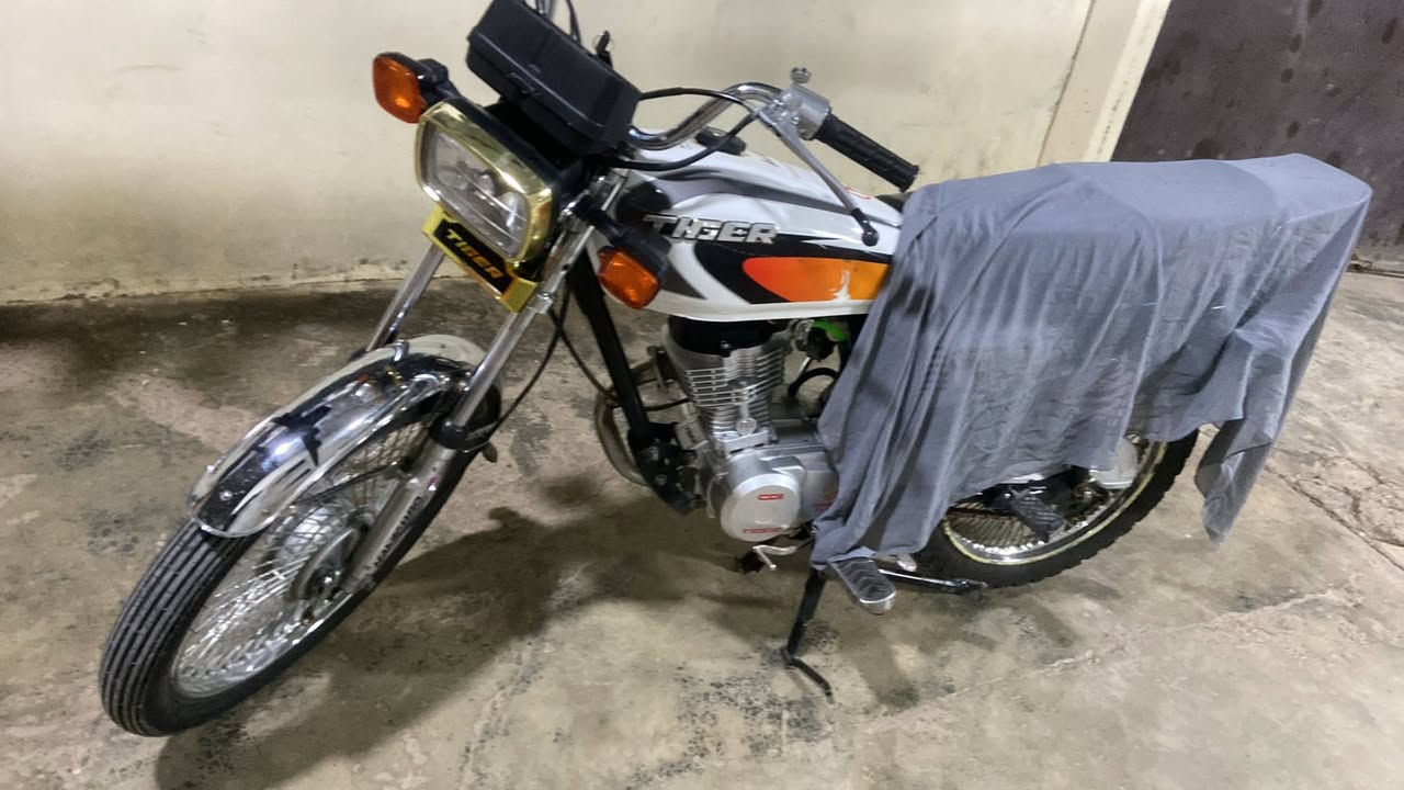 سلام عليكم مأطور نوع تايكر سلامجه  موديل 24 فول شلعه ﭑييـٰہ عيب مابي. بس. شاشا مامربوط  سعر 500  رقمي واتساب ***********
