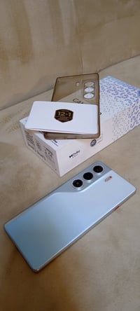 موبايل تكنو كمون برو الذاكرة 256  كامره تدعم الذكاء الاصطناعي وثبات وخ...