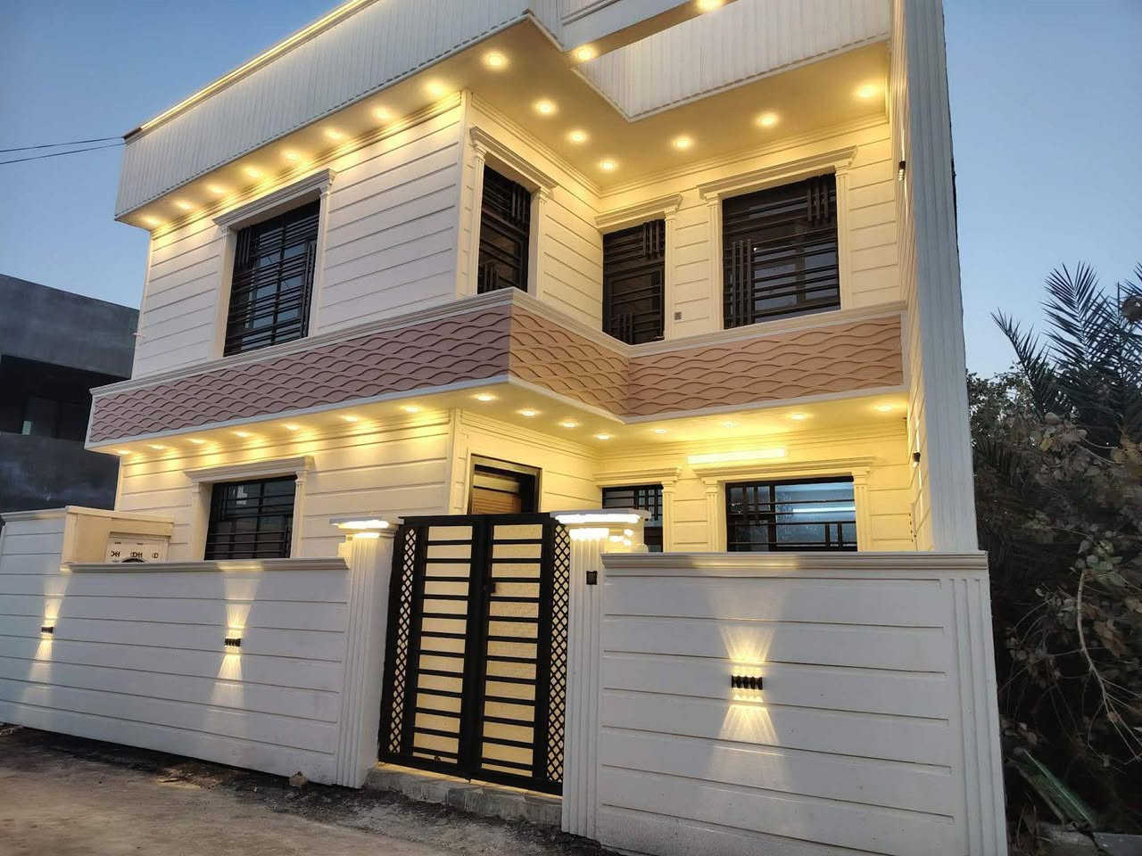 يوجد بيت مساحتة ١٤٠م بناء درجه اولى ونضيف فول خدمات ماء كهرباء تبليط عنوان مدائن سلمان باك منطقه حي الصحه الاستفسار عن تفاصيل ***********
