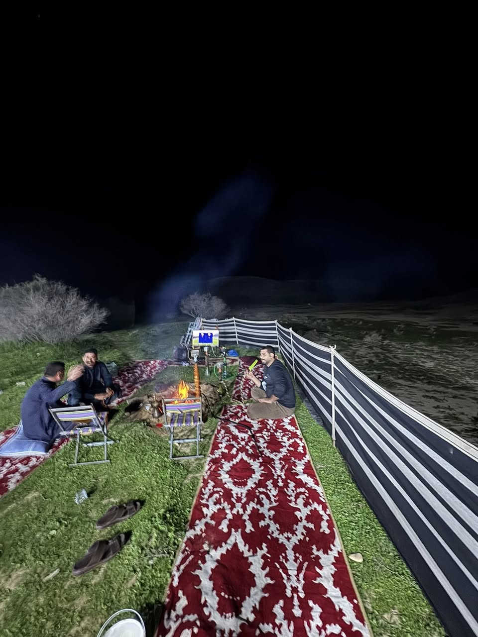 📢 فرصة لعشاق الكشتات والبر
عدة تخييم كاملة للبيع
ما بيها أي نقص… بس تجمع أصدقائك وتطلع للكشته فوراً 🏕️🔥
مناسبة للبر والكشتات وحتى مشوايات السمك 🐟

المحتويات:
 • خيمة باكستانية قياس 4×6 ويا فراش
 • رواك ويا جلسة خارجية
 • 6 كراسي سفري + ميز سفري
 • مولد + سيار + إنارة
 • طباخ + رواك مصد هواء
 • جدورة + طاوة تكلاة + قوري جاي
 • سكاكين + شياشة شوي
 • مشوايات سمك
 • عزبة وسط من شركة السنيدي

🔹 الأغراض مستعملة استعمال خفيف وكلها نظيفة.
🔹 كلشي جاهز للكشته بدون أي نقص.

💰 السعر: 950 ألف دينار

⚠️ ملاحظة: الأغراض تنباع كاملة وماكو تفريق.

📍 الموقع: محافظة ميسان
تجي وتشوف الأغراض بعينك.

📞 للتواصل:
***********
***********
