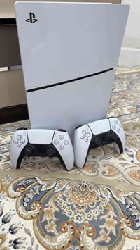 جهاز PS5 سلم للبيع مستخدم نظافه فول  مع جويستك اضافيه  السعر ع الخاص 0...