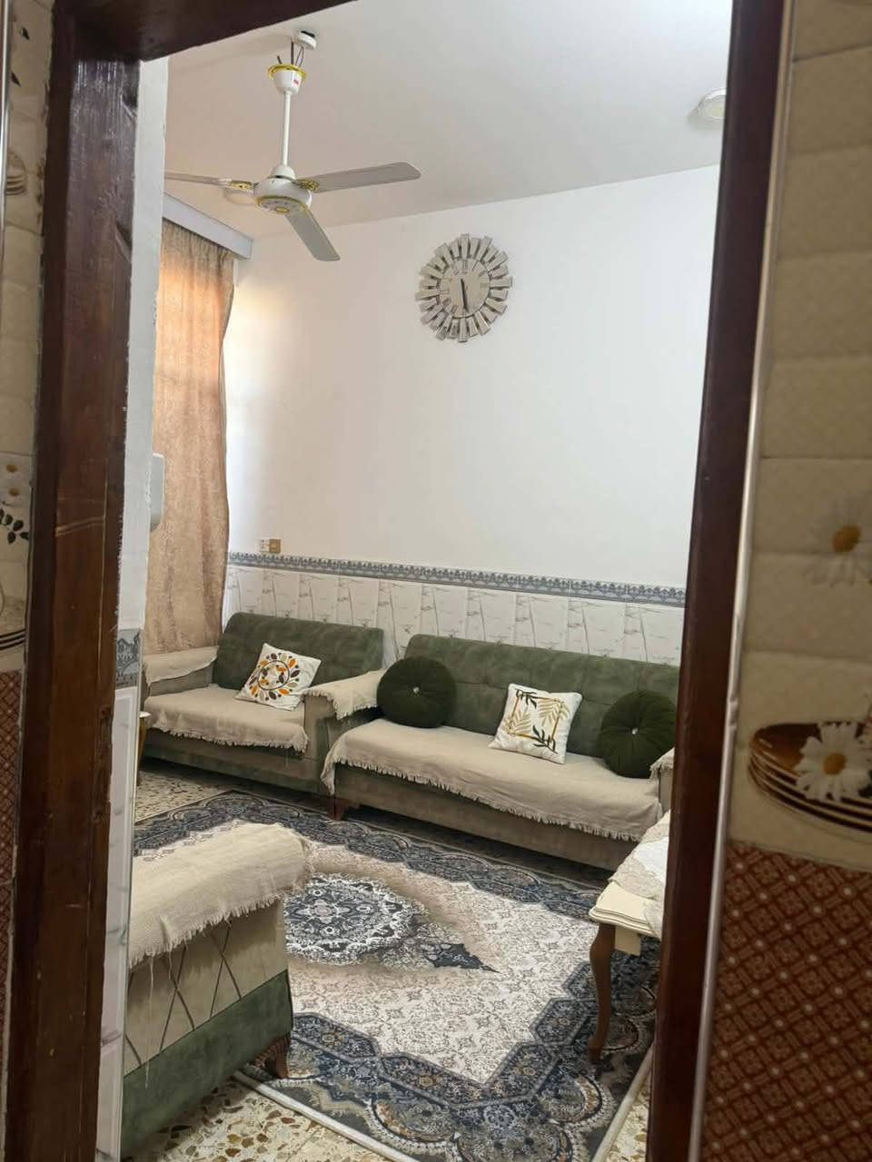 دار للبيع 
العنوان بابل ورديه شارع 30
المساحه 100م
الواجهه 5 م النزال 20م
التفاصيل //بيت بناء حديث 
يحتوي على طابقين 
الطابق الاول.  يحتوي على غرفه نوم وصاله وكلدور ومطبخ ومجمع صحيات
الطابق الثاني غرفتين نوم و
كلدور
البيت عالي جدا على الشارع
السعر. // السعر المطلوب 71
والباقي  19 مطلوب للعقار
التسديد 294 
لاستفسار الاتصال ***********
