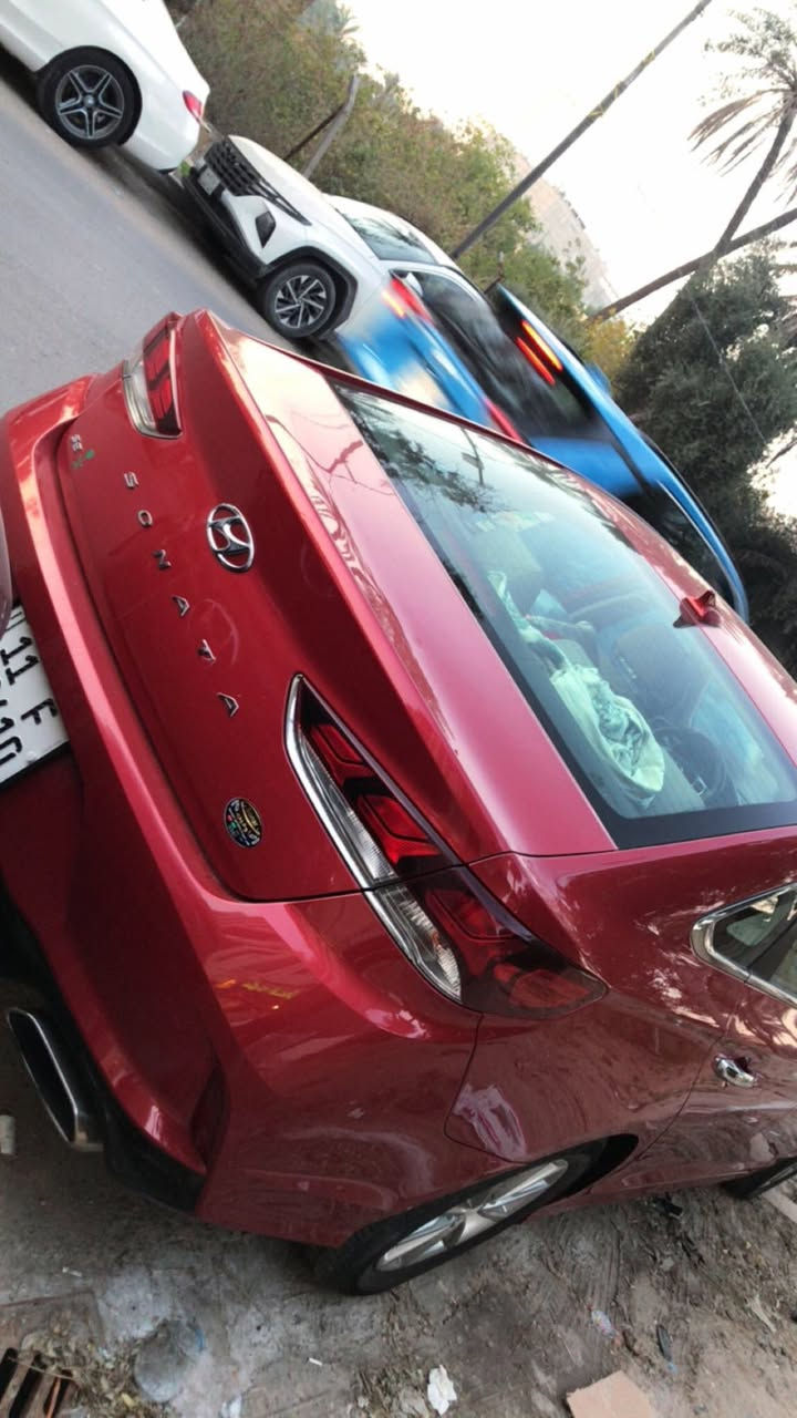 السلام عليكم
سوناتا موديل 19
ماشيه 64ميل 
السياره بأسمي رقم الأماني 
وأرد امريكي حادث موضح بالصوره جاملغ امامي.
وبيها صبغ جاملغ خلفي بسبب (بطش )..
نص مواصفات والسياره حلوه ونظيفه 
العنوان الاعظميه 
استفسار ***********
