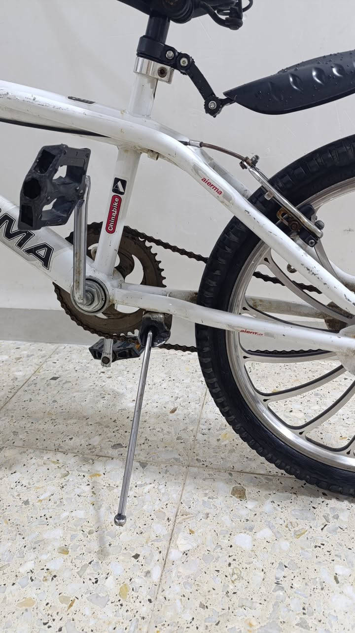 السلام عليكم ورحمة الله وبركاته
🚲 بايسكل حجم 20 نظيف جدا جاهز للاستخدام 
*********** واتساب
