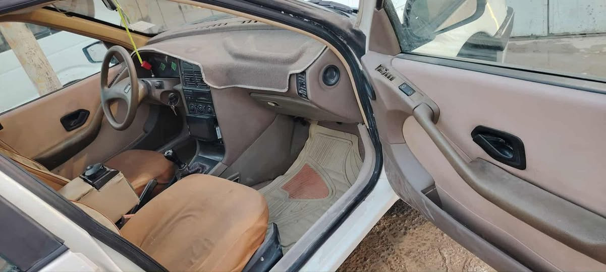 سلام عليكم بيجو 405 موديل 2009 مكفوله عدا هلالات الكدام  مكلف بالنشر ***********
