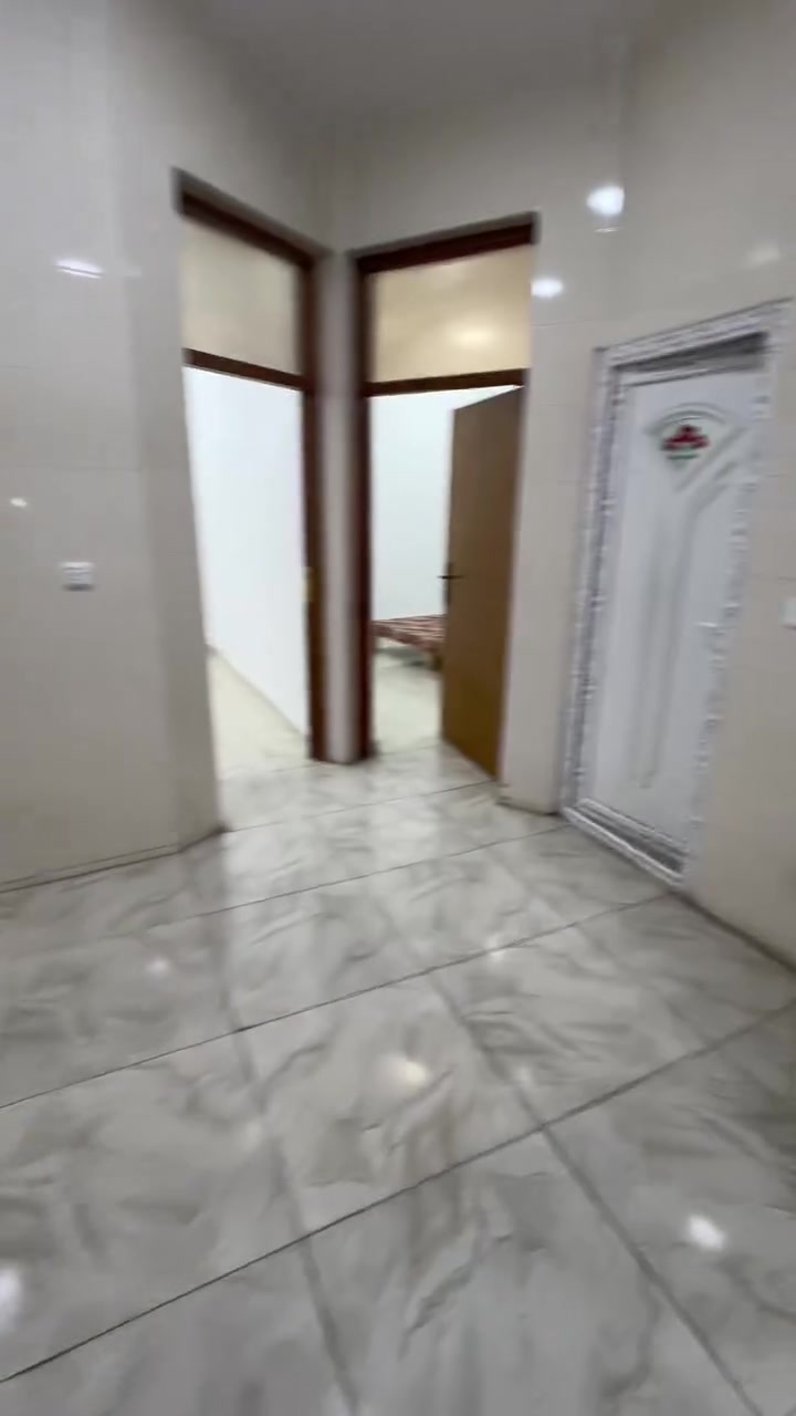 مشتمل طابق ارضي للايجار
العنوان القاهرة خلف تانكي مي القاهرة
يحتوي على صالة مطبخ خدمات غرفتين نوم
للاستفسار : ***********☎️
