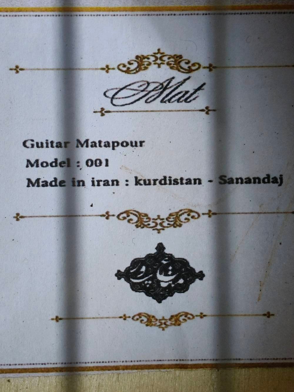 كيتار ماتابور (Matapour) كيتار كلاسيكي نظيف جداً "أخو الجديد" للبيع 🎸
للي يدور كيتار مرتب وصوته دافي ونقي، عندي هذا الكيتار (Matapour) الإيراني الأصلي (صناعة سنندج) موديل 001.
ليش هذا الكيتار لقطة؟
الحالة: نظيف جداً واستخدامه قليل جداً، وبدون أي خدش أو تشوه نهائياً (تگدر تگول أخو الجديد).
الخشب: خشب طبيعي أصلي ومتين، معروف بقوة تحمله ونغمة صوته المميزة.
الحجم: حجم كبير (Full Size) ومريح جداً بالعزف، سواء كنت مبتدئ أو محترف.
الملحقات: يجي وياه جنطته (الحقيبة) الأصلية مالته.
المنشأ: ماركة ماتابور غنية عن التعريف بجودتها للتعليم والعزف الكلاسيكي.
السعر: ( 175 ألف دينار) وقابل للتفاوض  
المكان: (ذي قار )
للتواصل والاستفسار، يرجى مراسلة الرقم على واتس اب ***********



#كيتار # الآلات موسيقية 