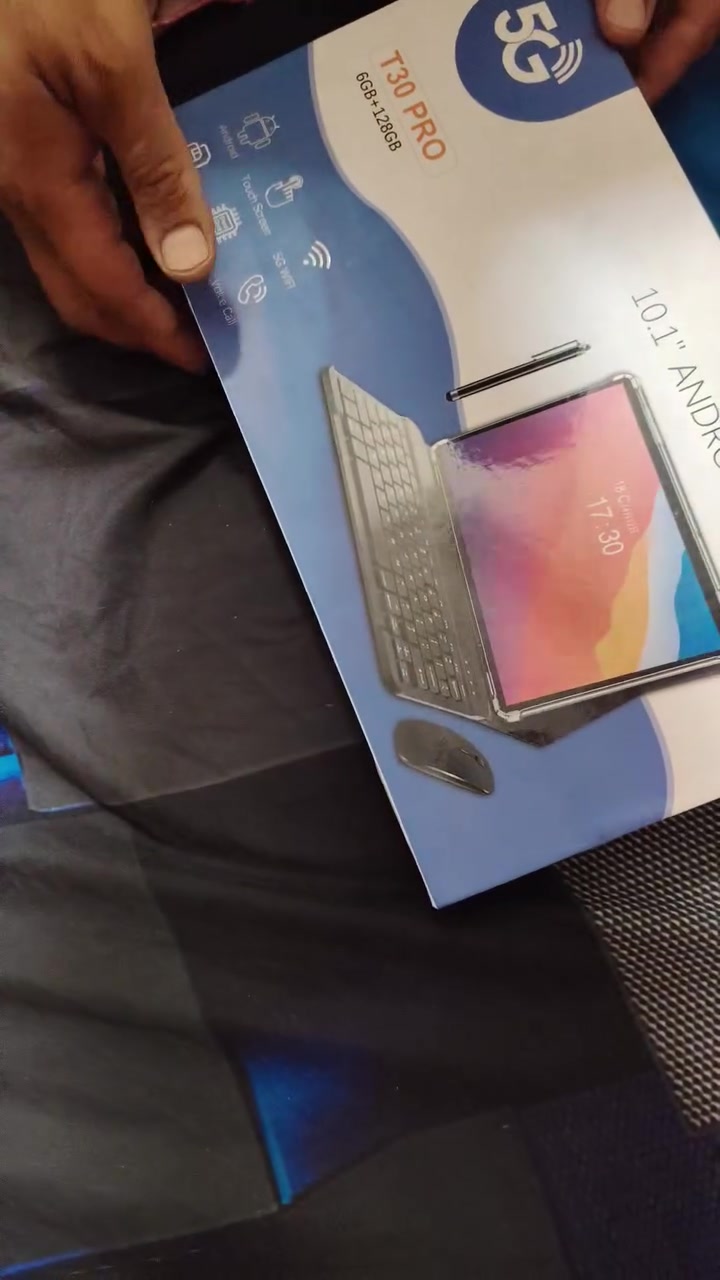 سلام عليكم تابلت Crelander T30 Pro
مميزات الجهاز 
 * شاشة لمس عالية الدقة 10.1 بوصة
 * دعم شبكات الجيل الخامس 5G
 * ذاكرة وصول عشوائي (RAM) بسعة 6 جيجابايت:
 * ذاكرة تخزين داخلية بسعة 128 جيجابايت
 * نظام تشغيل أندرويد12
 * شاشة لمس: تفاعل سلس ومباشر مع جهازك بكل سهولة وراحة.
 * دعم شريحتين SIM
ملاحضه بي فطر بلشاشه موضح بلفيديو ممائثر عليه طلعلي هيج غير مستخدم حطولنه سعر وبلعافيه عل ياخذة
*********** متواجد خاص واتساب مازنجر
