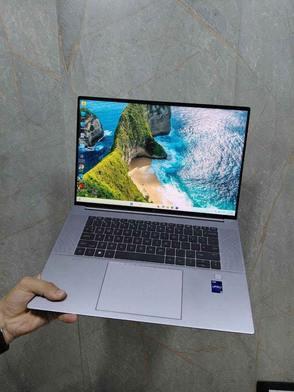 🚀 وصل الوحش الحقيقي للمحترفين! 🔥
HP ZBook Studio G9 – محطة عمل متنقلة تجمع بين القوة والأناقة، مناسبة للجرافيك، المونتاج، الهندسة، البرمجة، والذكاء الاصطناعي الخفيف.
💻 المواصفات: ✅ Intel Core i7-12800H (جيل 12)
✅ RAM 16GB DDR5
✅ SSD NVMe M.2 512GB
✅ NVIDIA RTX A1000 4GB احترافي
✅ شاشة 16 بوصة FHD IPS بألوان رائعة ودقة عالية
🎯 حالة الجهاز: ✔️ استيراد خارجي – فرز أول
✔️ حالة الزيرو 100%
✔️ بدون أي خدوش أو عيوب
🎁 الهدايا مجانًا: 🎒 شنطة لابتوب
🖱️ ماوس وايرلس
🛡️ ضمان وراحة بال: ✅ ضمان سنة كاملة
✅ 14 يوم استبدال
✅ فاتورة مختومة من الشركة
💼 إذا كنت تبحث عن جهاز احترافي يجمع بين الأداء القوي، التصميم الفخم، والاعتمادية العالية... فالـ HP ZBook Studio G9 هو الاختيار المثالي.
📩 راسلنا الآن لمعرفة السعر أو للحجز قبل نفاد الكمية.
الكمية محدودة – والأولوية للحجز. 🚀
يرجي التواصل  https://wa.me/201141091106


**إذا كنت صاحب هذا الإعلان وتريد حذفه لأي سبب، رجاءا أرسل رسالة إلى الدعم الفني**