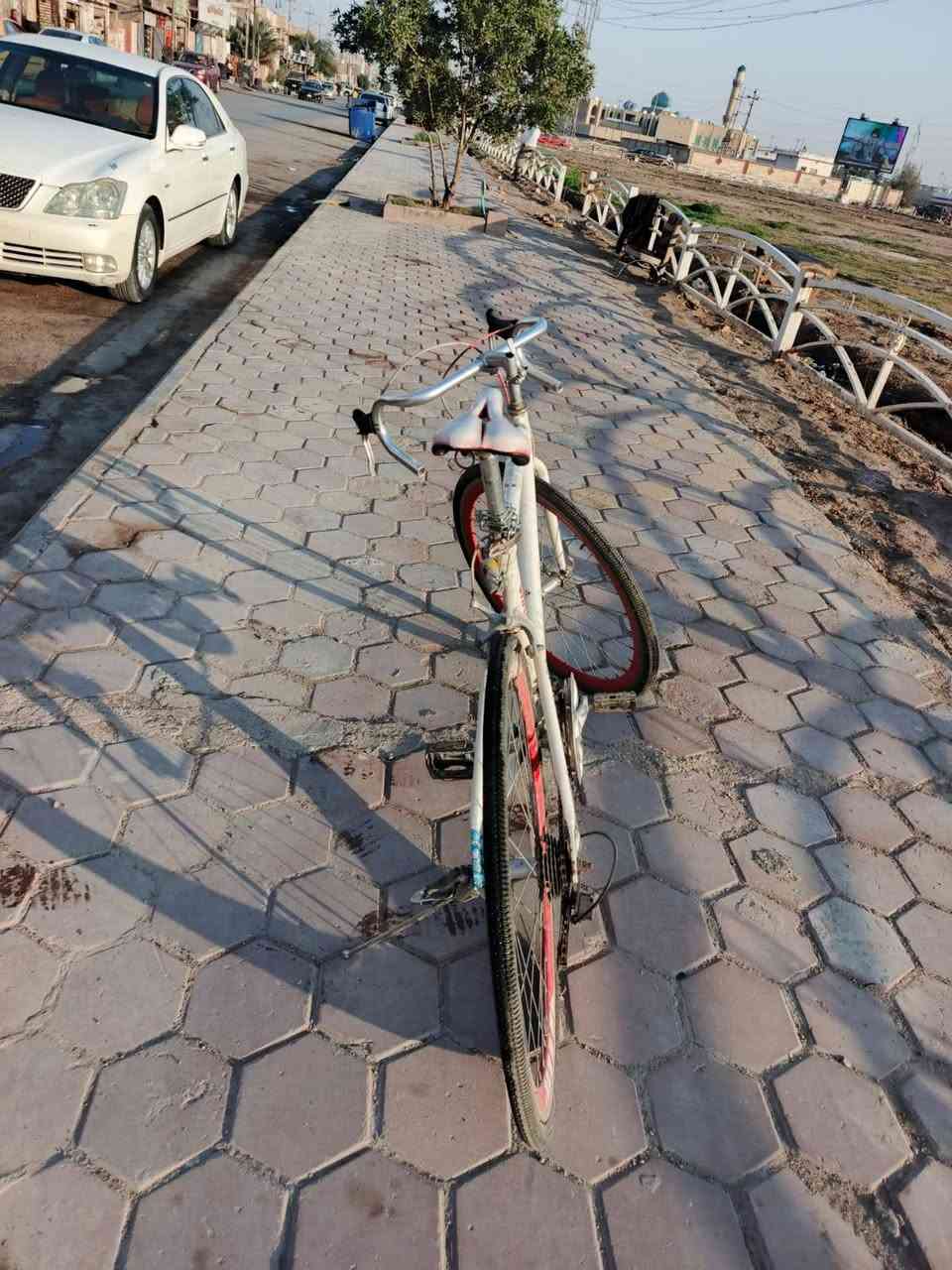 مكلف بلنشر 
السلام عليكم 
بايسكل رود للبيع 
المعدن المنيوم خفيف جدا
مكينه 8*2
ابيعه على حالته عوزه شويه ترتيب 
سعر 90الف وبي مجال للطيبين
مكاني كوت 
يوجد توصيل لكافة المحافظات  ***********
