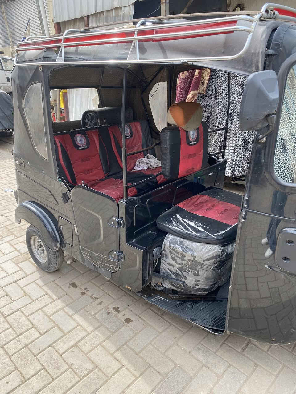 سلام عليكم تكتك2022رقم وسنويه باسمي مكينه نضيفه لا تبخير لا تنقيص  الكشر مثل ممعروض سعر8ونص وبيها مجال للشراي متواجد وتساب***********
